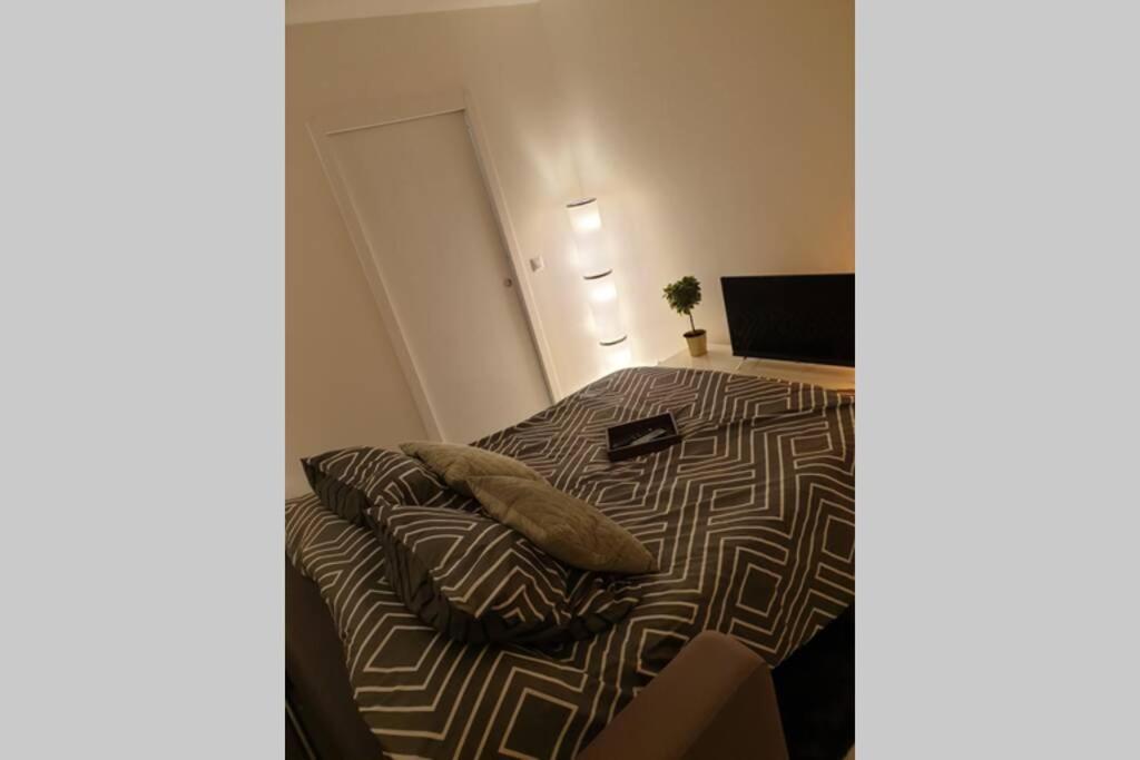 Studio proche Versailles/Paris ☆ Parking gratuit 3min à pied Le Chesnay  Esterno foto